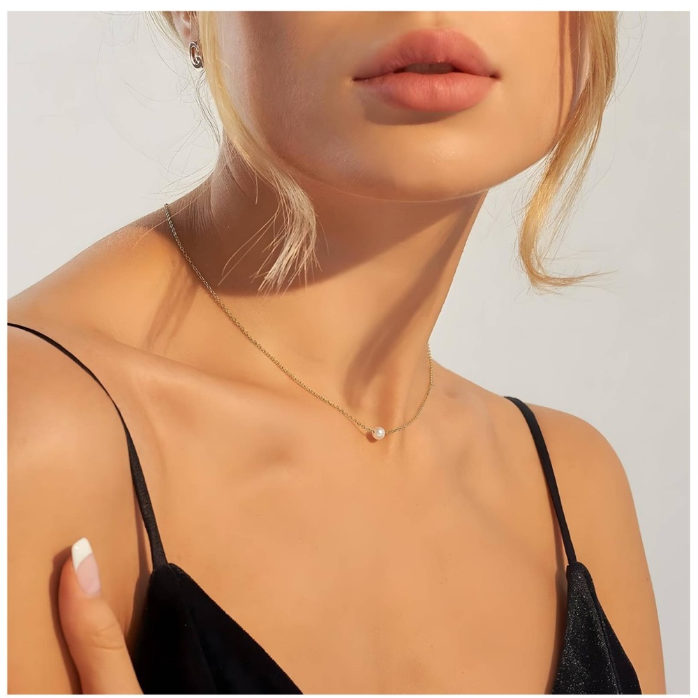 Elegant Gold plated and imitated Pearl Necklace